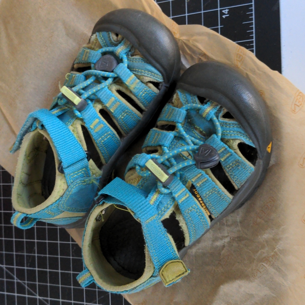 Keen Newport H2, Kids Size 10, Hawaiian Blue/Green Glow